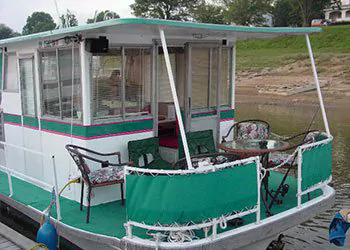 Mobile classroom trailer