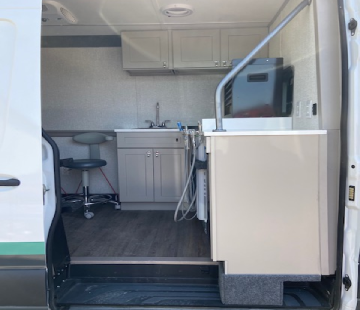 One Operatory Dental Sprinter Van