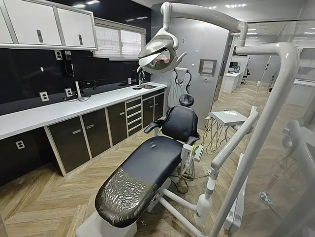 TESCO 2-3 Operatory Mobile Dental Trailer
